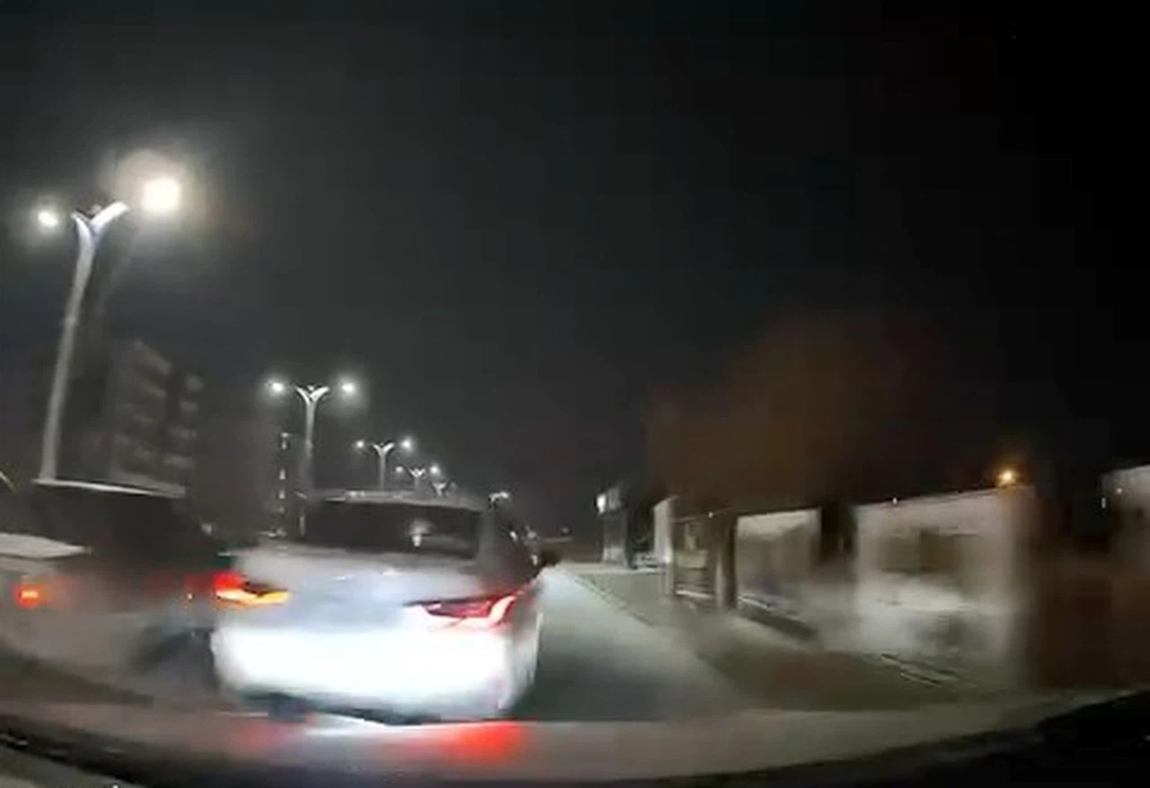 Kaza kamerada: Makas atan sürücü araca çarpıp olay yerinden kaçtı!