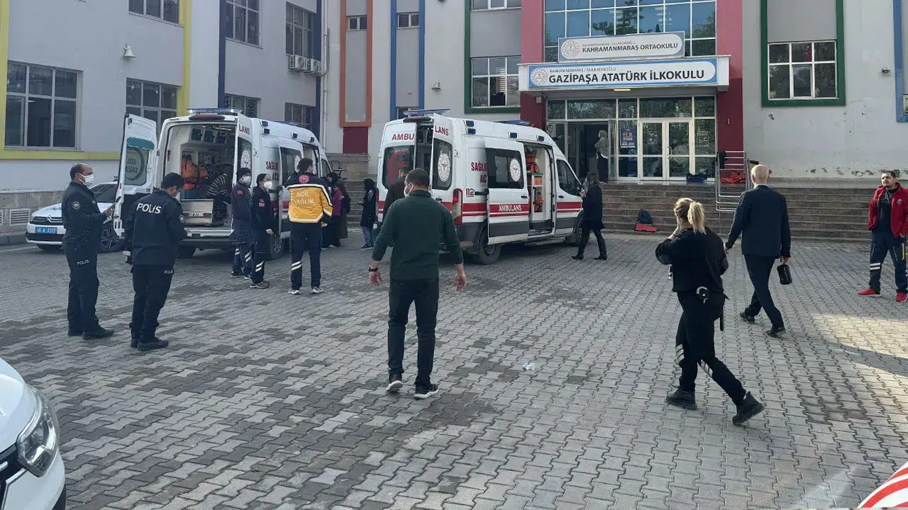 Ders sırasında hissedilen koku paniğe yol açtı... Eğitime ara verildi!