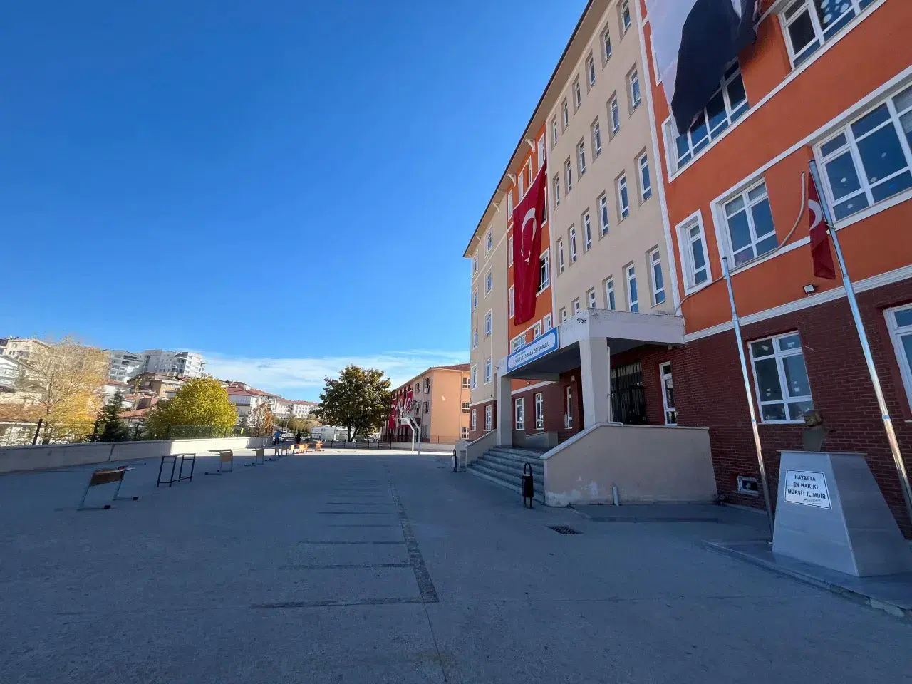 Küçük bir öğrencinin maruz kaldığı durum yürekleri dağladı: Okul bahçesinde korku dolu anlar...