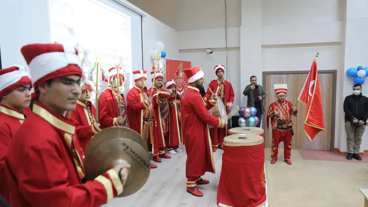 Mehter marşları bu kez 'engelsiz' yankılandı: Tire’de özel konser