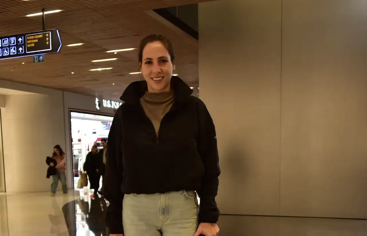 Zehra Çilingiroğlu’ndan AVM turu: Basına poz vermeyi ihmal etmedi