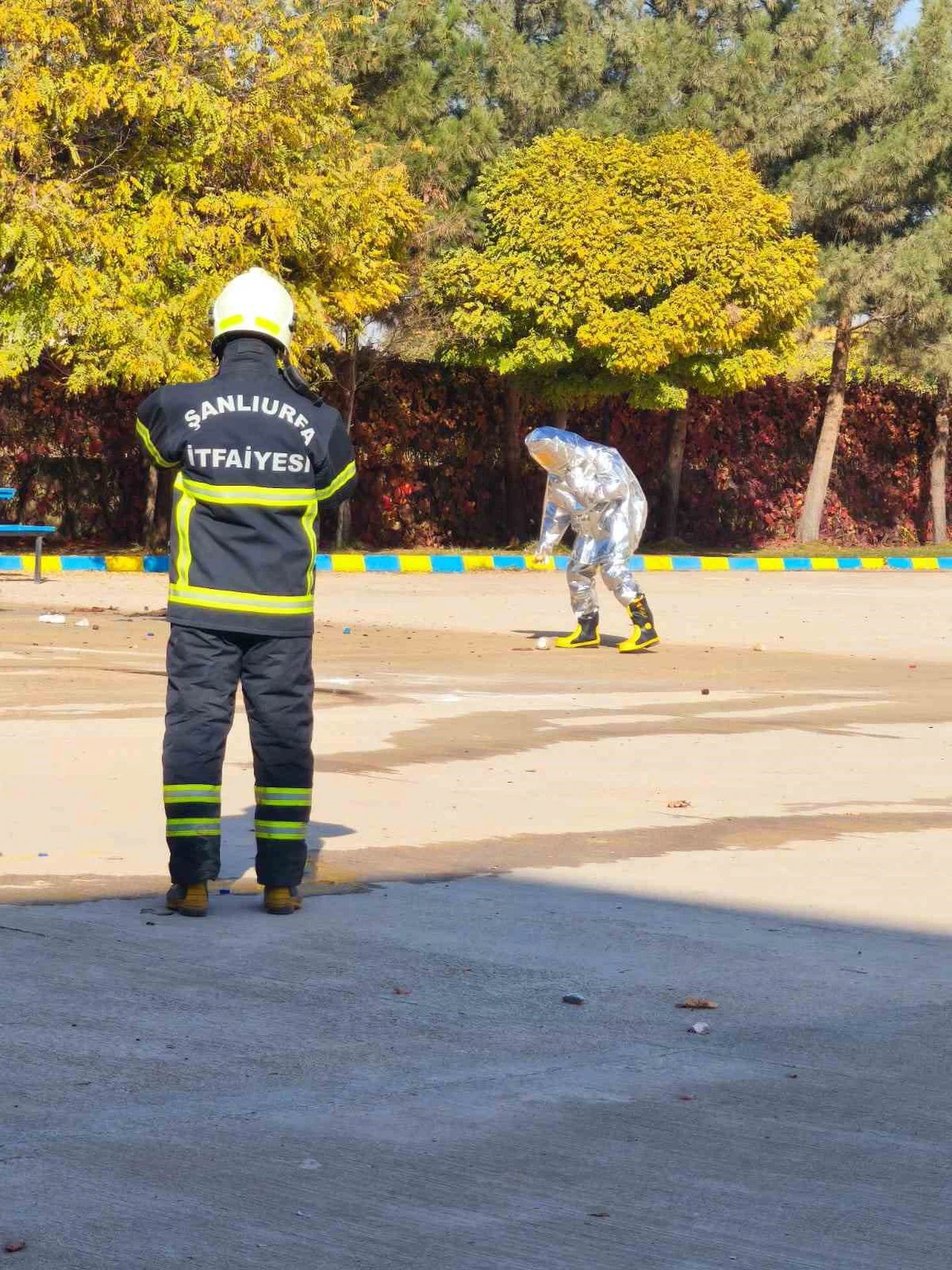 Lisedeki deney tüpleri patladı... Okul bahçesinde panik yaratan anlar!
