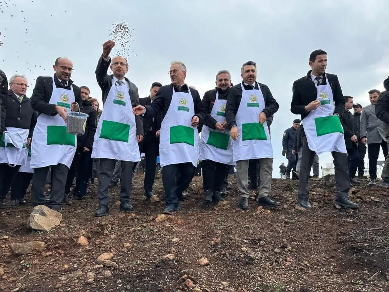 Harmancık’ta felaketin izleri siliniyor: Milyonlarca fidan toprakla buluşuyor