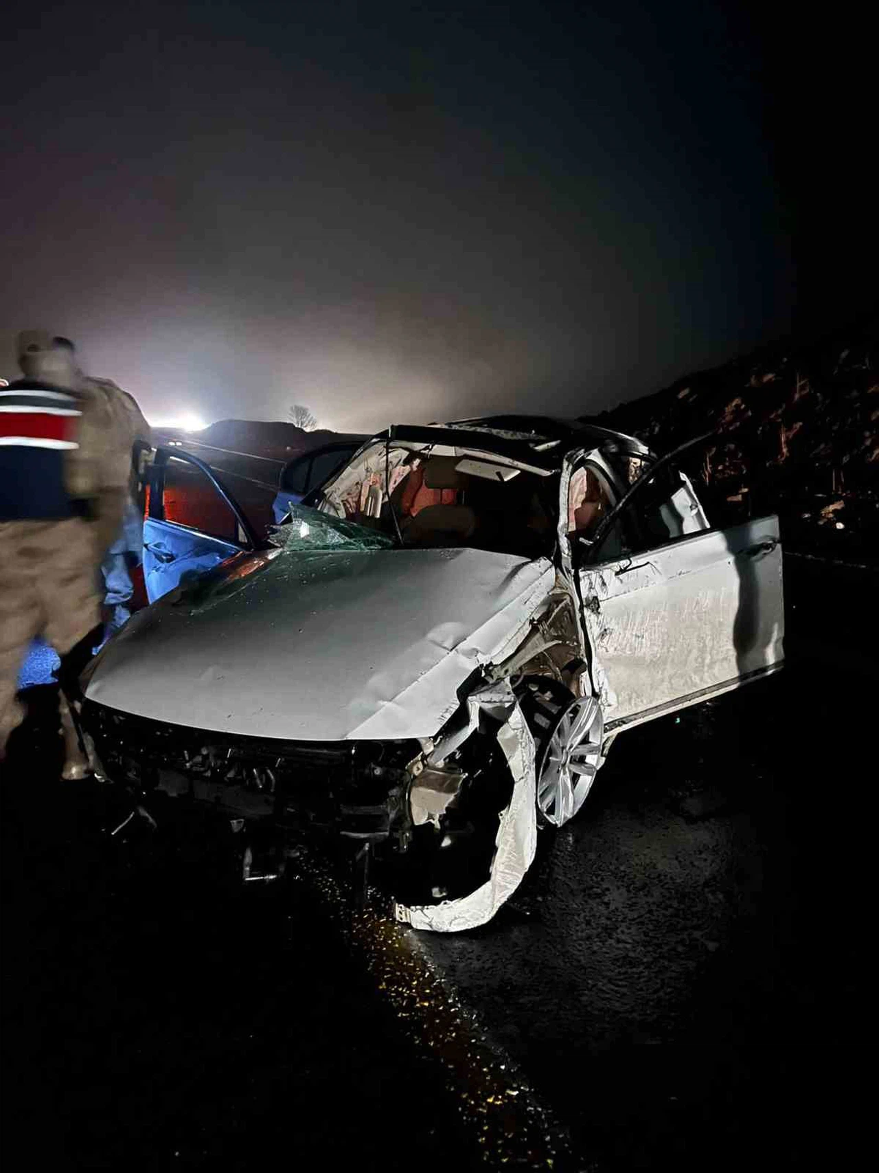 Bir anda kontrolden çıktı: Diyarbakır'da takla atan otomobil can aldı!