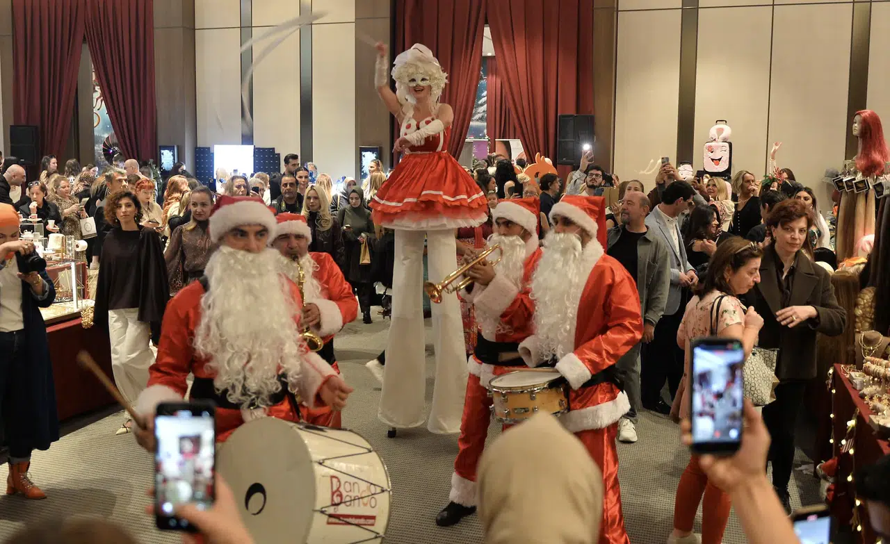 Ece Gürsel'den Esra Ezmeci’ye, Şebnem Schaefer’dan Yonca Evcimik’e... Boğaz'da duygusal buluşma