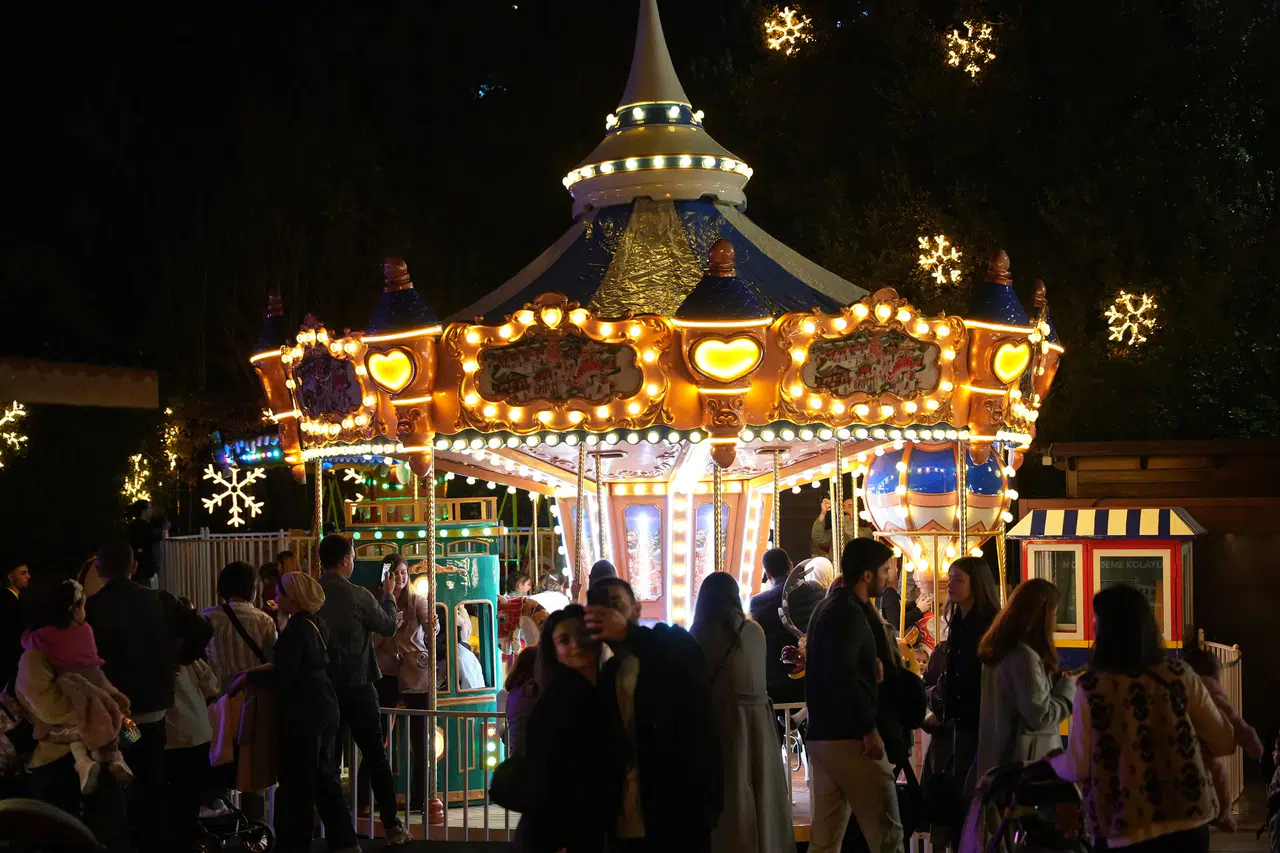 Buz pateni, müzik ve alışveriş bir arada: Zorlu Yılbaşı Festivali başladı