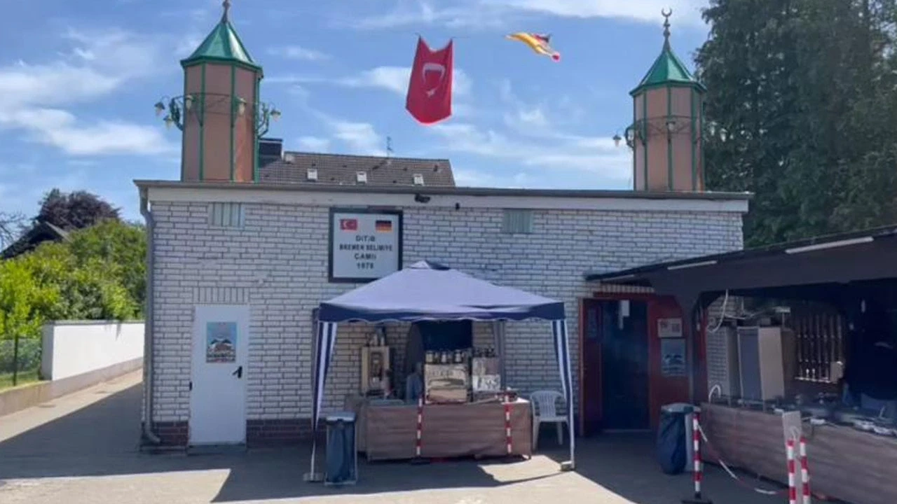 Almanya'da islamofobi sürüyor! Yine camiye saldırdılar