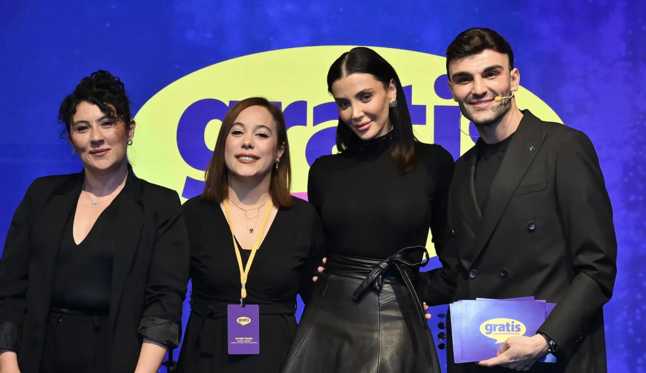 Gratis, 15. yılını kutladı! Şanslı 15 müşteri otomobillerine kavuştu