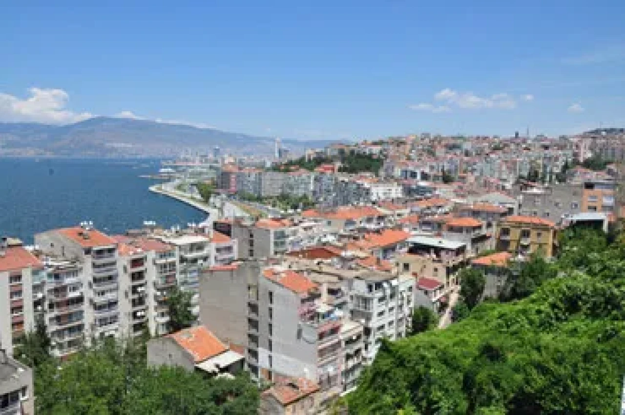 Karataş ESHOT hatları, güzergahı, nasıl gidilir, metro ve tramvay geçiyor mu?