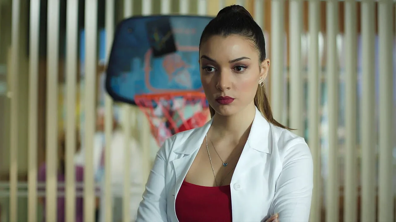 Piyasa Dizisi Özge Kimdir? Gerçek Adı, Kaç Yaşında, Nereli, Sevgilisi Kim? İşte Damla Colbay’ın Hayatı!