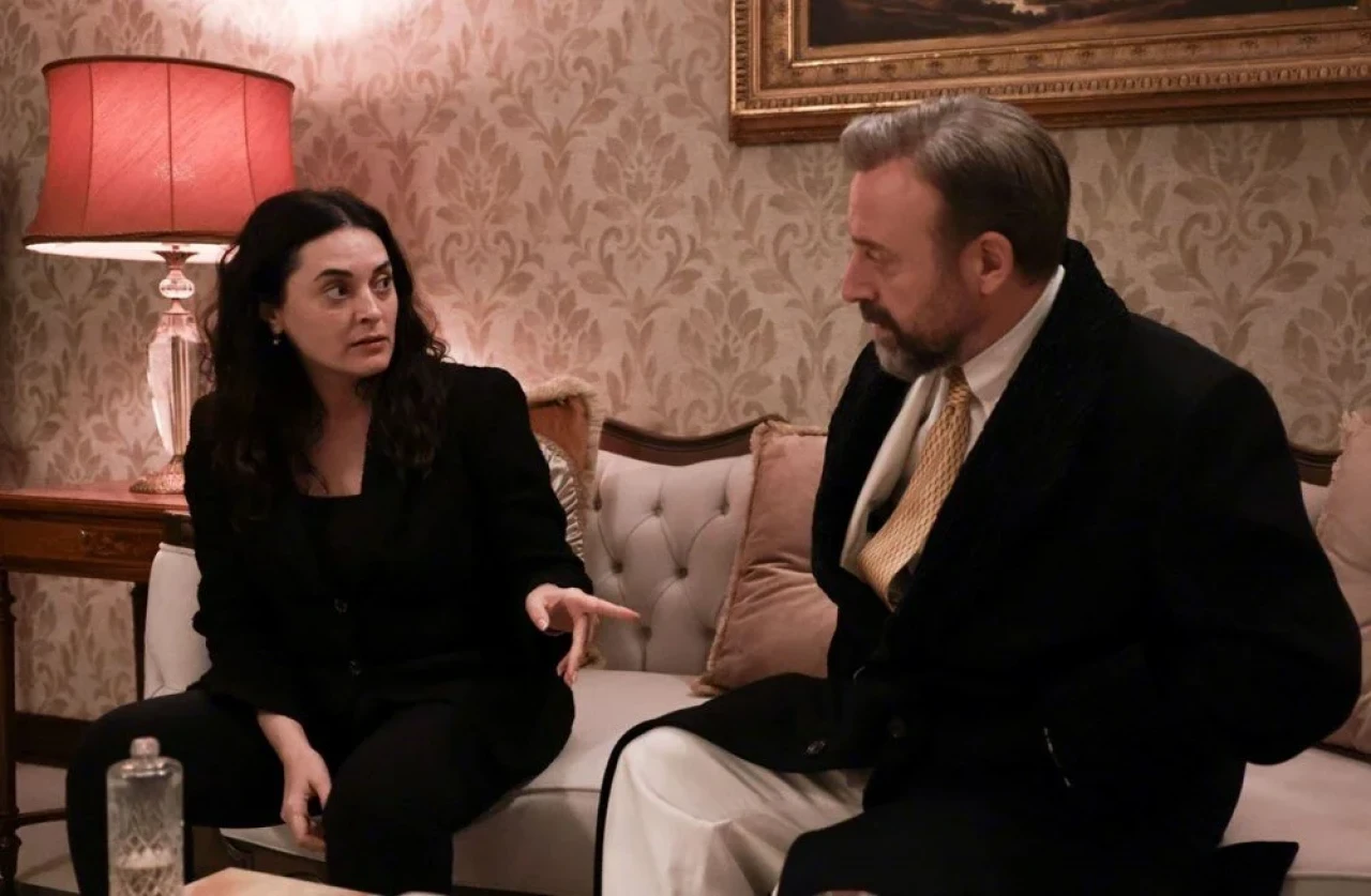 Kral Kaybederse 3. Bölümü! Kenan ve Özlem Arasındaki Gerilim Artıyor