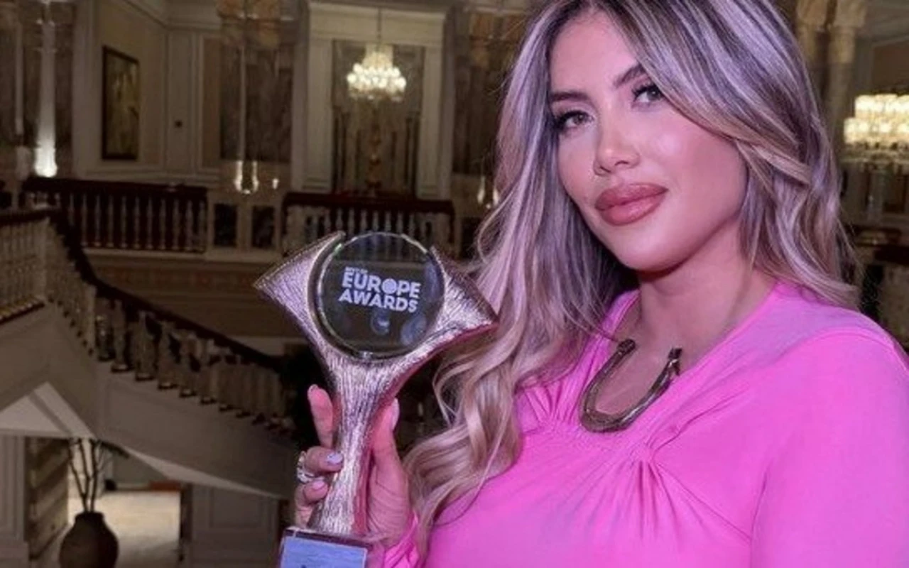 Wanda Nara'nın 'Yılın Kadını' Ödülü Tartışma Yarattı! Yasmin Erbil'in Tepkisi Sosyal Medyayı Salladı!