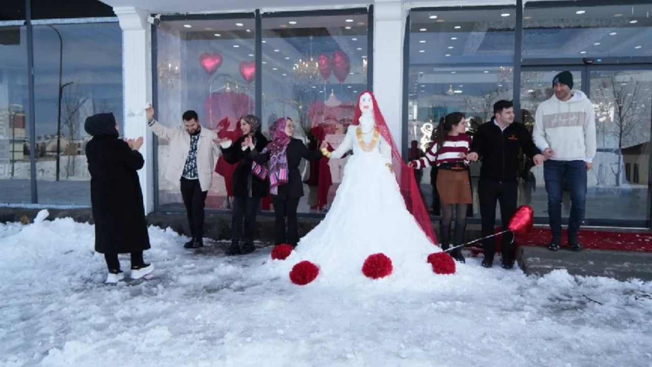 Muş'ta Kardan Geline Milyon Liralık Altın Takıldı!