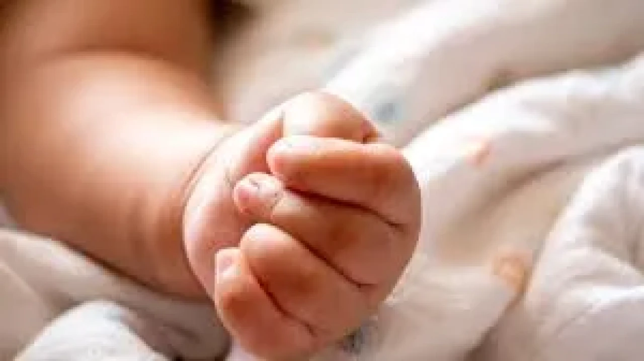 Annesi uyuşturucu kullanan bebek bağımlı oldu!