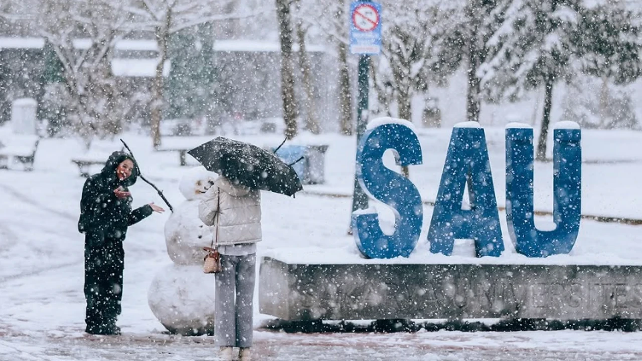 Sakarya’da 21 Şubat’ta Okullar Tatil Mi? Valilikten Son Dakika Kar Tatili Açıklaması!