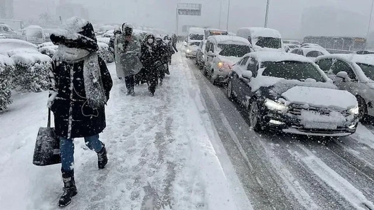 Çarşamba Günü Kar Alarmı! İstanbul ve Ankara Dahil 50 Şehirde Yoğun Kar Yağışı Etkili Olacak!