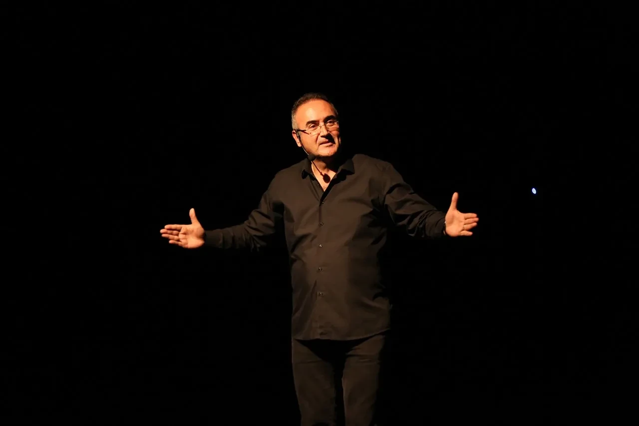 Sunay Akın Kimdir, Nereli, Kaç Yaşında, Evli mi, Çocuğu Var mı, Eserleri Neler?