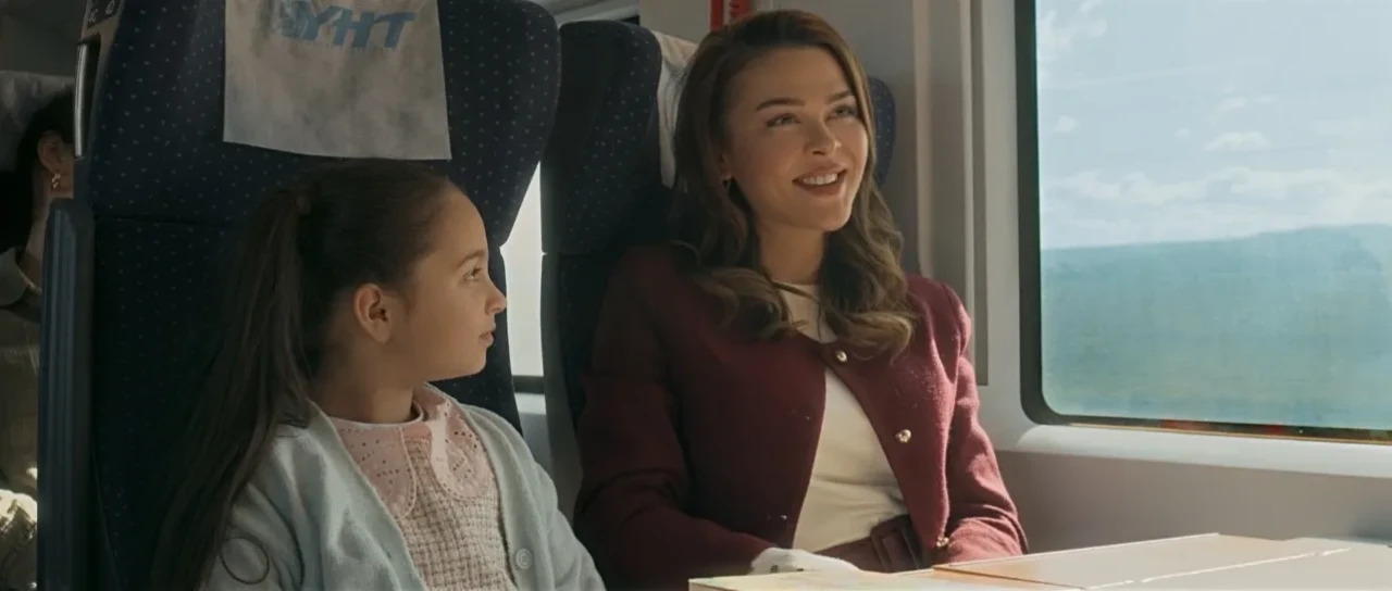 AK Parti'nin Kongre Filminde Aslıhan Karalar ve Sinan Albayrak Rüzgarı!