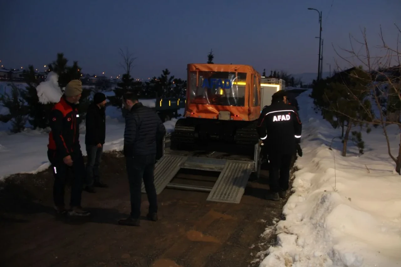 Dağda mahsur kaldılar: Donmak üzereyken bulundular!