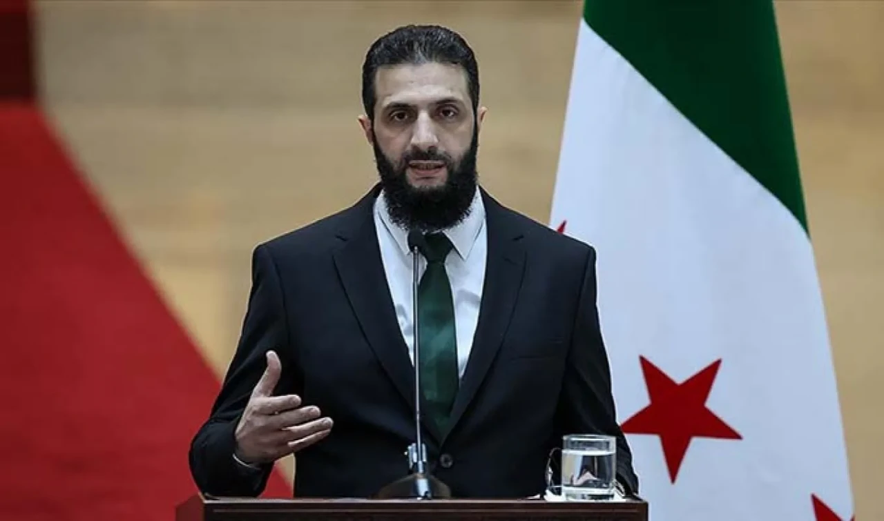 Suriye Cumhurbaşkanı Ahmed El Şara, Umre Ziyaretinde Eşiyle Birlikte Mekke’de Görüntülendi!