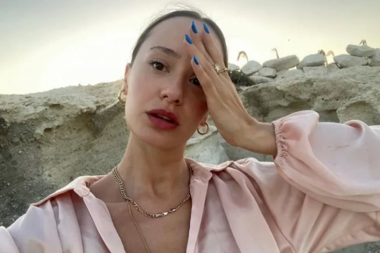 Kızılcık Şerbeti Defne Karakteri Kimdir? Gerçek Adı? Evli Mi? Kaç Yaşında, Özel Hayatı!