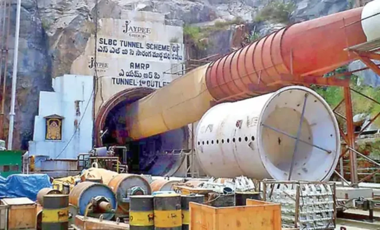 Hindistan yine yürekler ağza geldi! Çöken tünel inşaatında 8 işçi mahsur kaldı