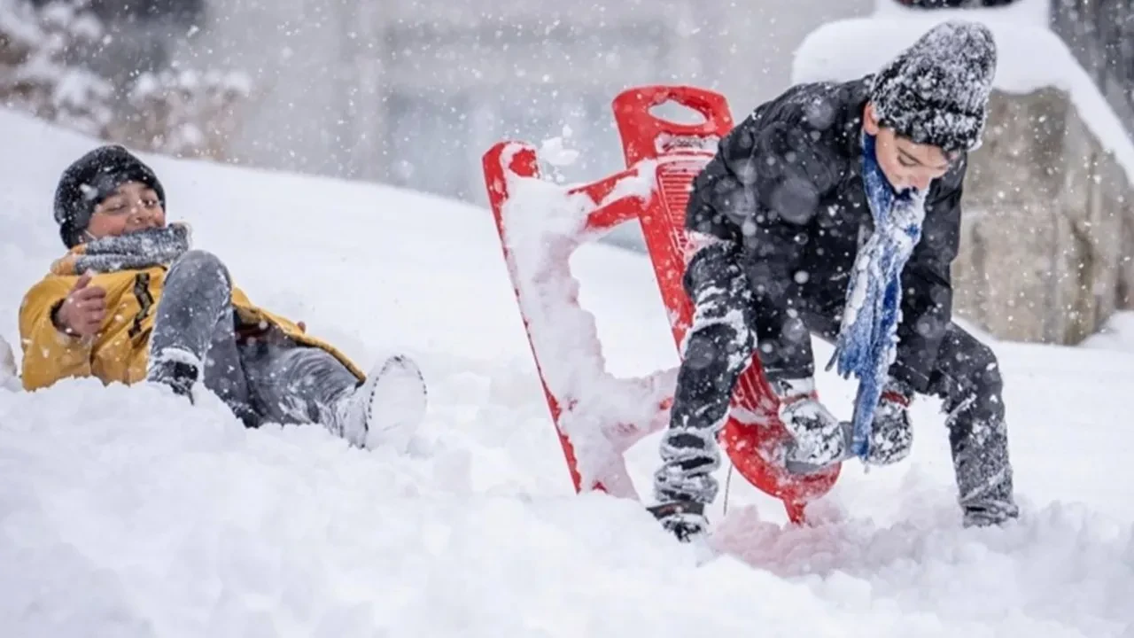 24 Şubat İstanbul Okullar Tatil mi, Okul Var mı? 22-23 Şubat İptal Edilen Sınavlar!
