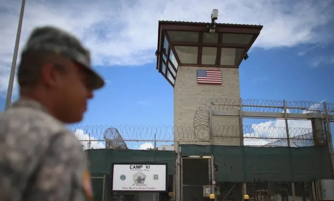 Trump talimat verdi göçmenler Guantanamo Körfezi'ne gönderiliyor