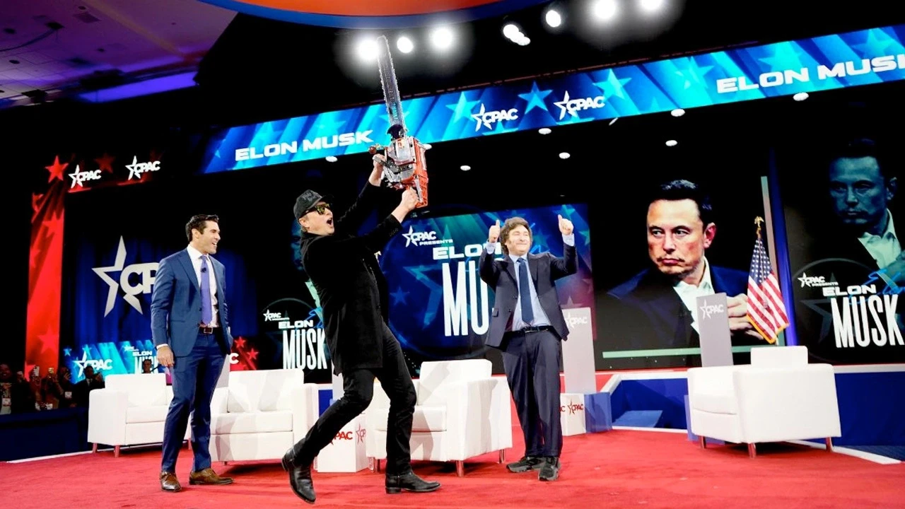 Elon Musk yine yaptı yapacağını! Altın testereli şov