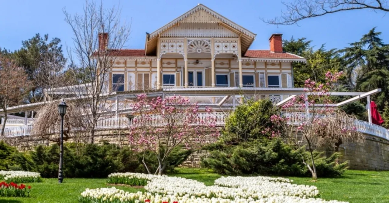 Emirgan Korusu’na En Kolay Nasıl Gidilir? İşte Adım Adım Yol Tarifi! Toplu Taşıma ve Özel Araç Rotaları