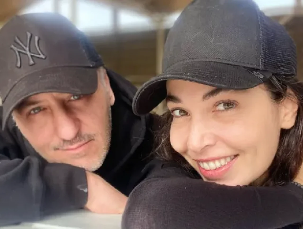 Esra Ronabar Kimdir? Hangi Dizilerde Oynadı, Aslen Nereli,Eşi Kim, Kaç Yaşında? İşte Biyografisi ve Tüm Detaylar!