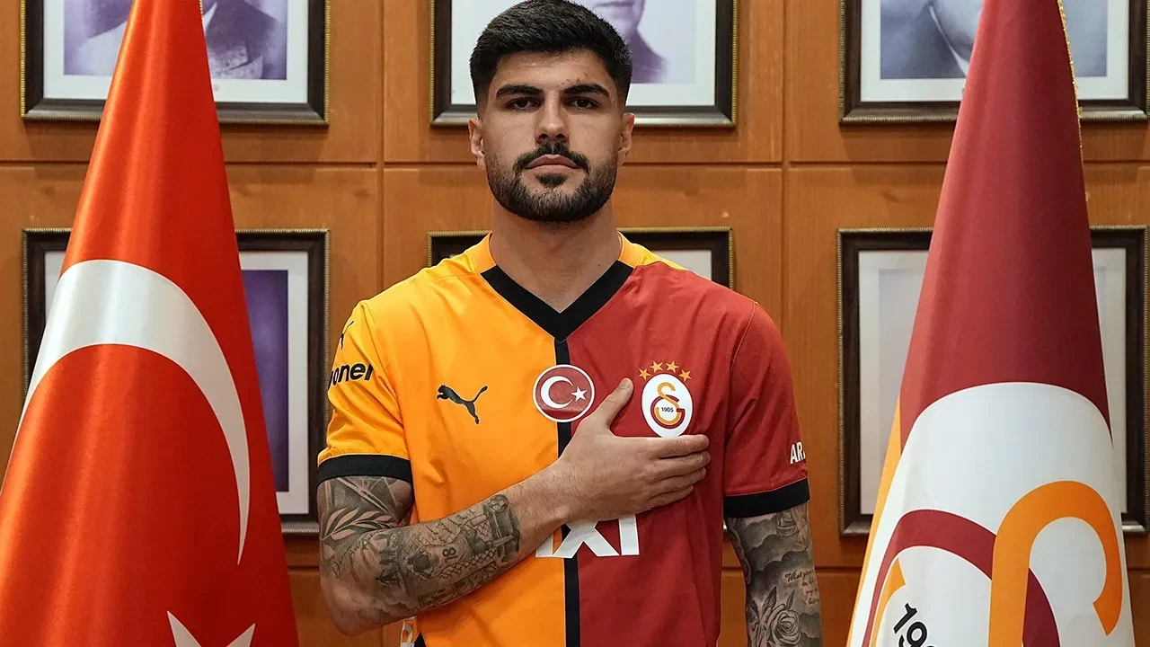 Galatasaray’ın Yeni Sol Bek Transferi! Eren Elmalı’dan Taraftarlara İlk Mesaj: Mutlu Olduğum Yerdeyim