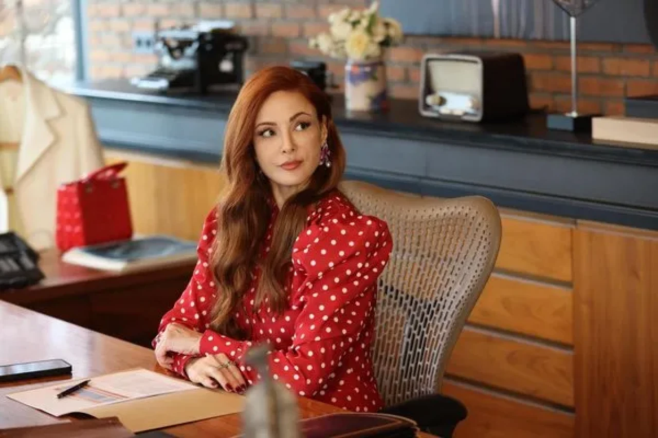 Can Borcu Emel’i Kim Oynuyor? Evli Mi, Aslen Nereli, Kaç Yaşında, Estetikli Mi? Mine Tugay’ın Rol Aldığı Diziler ve Hayatı!