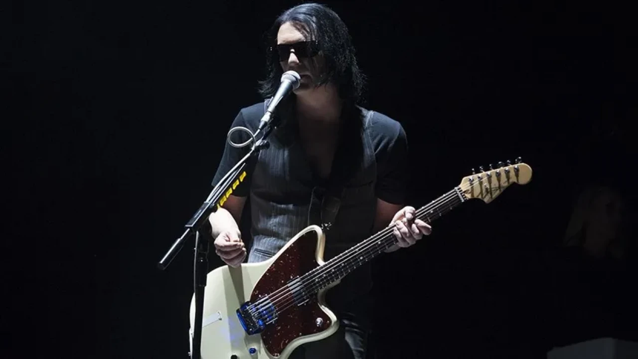 Ünlü Rock Grubunun Solisti Başbakan'a Hakaret Suçuyla Yargılanacak!