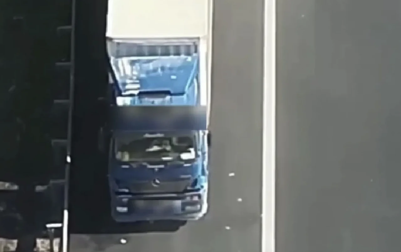 Yol kenarına moloz döktü binlerce lira ceza yedi trafikten men edildi