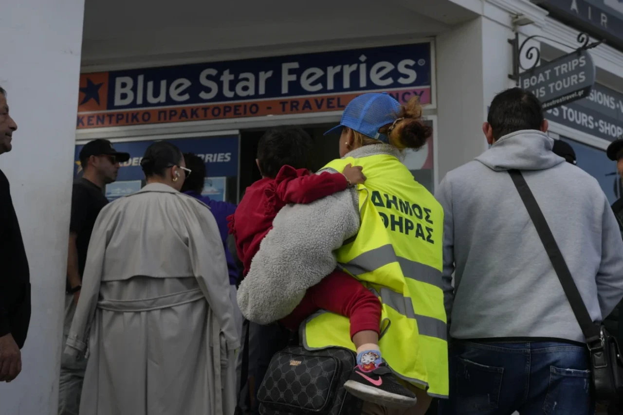 Deprem fırtınası korkuttu! Santorini'den büyük kaçış