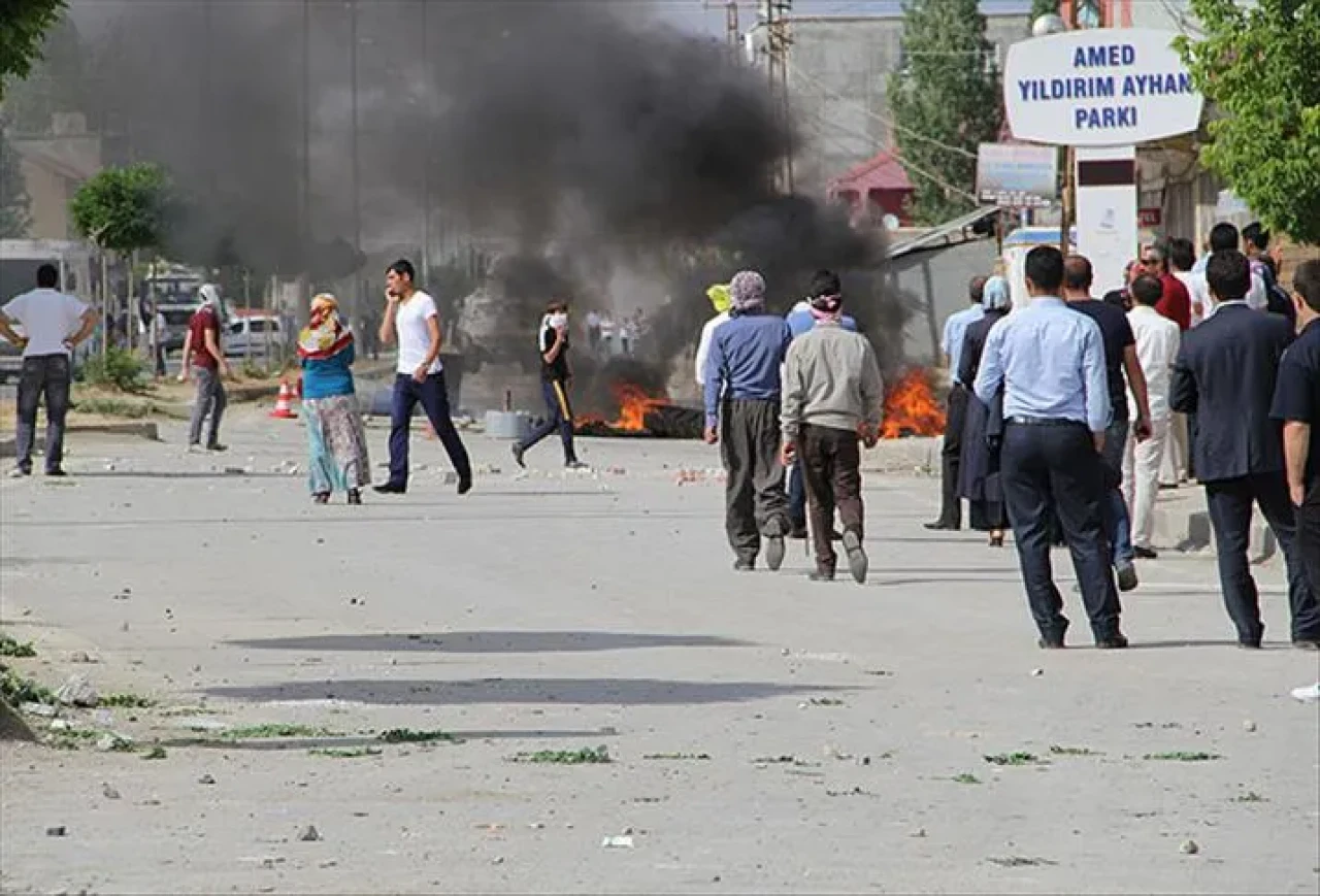 Kayyım ataması sonrası korsan gösteri operasyonu: 50 kişi tutuklandı