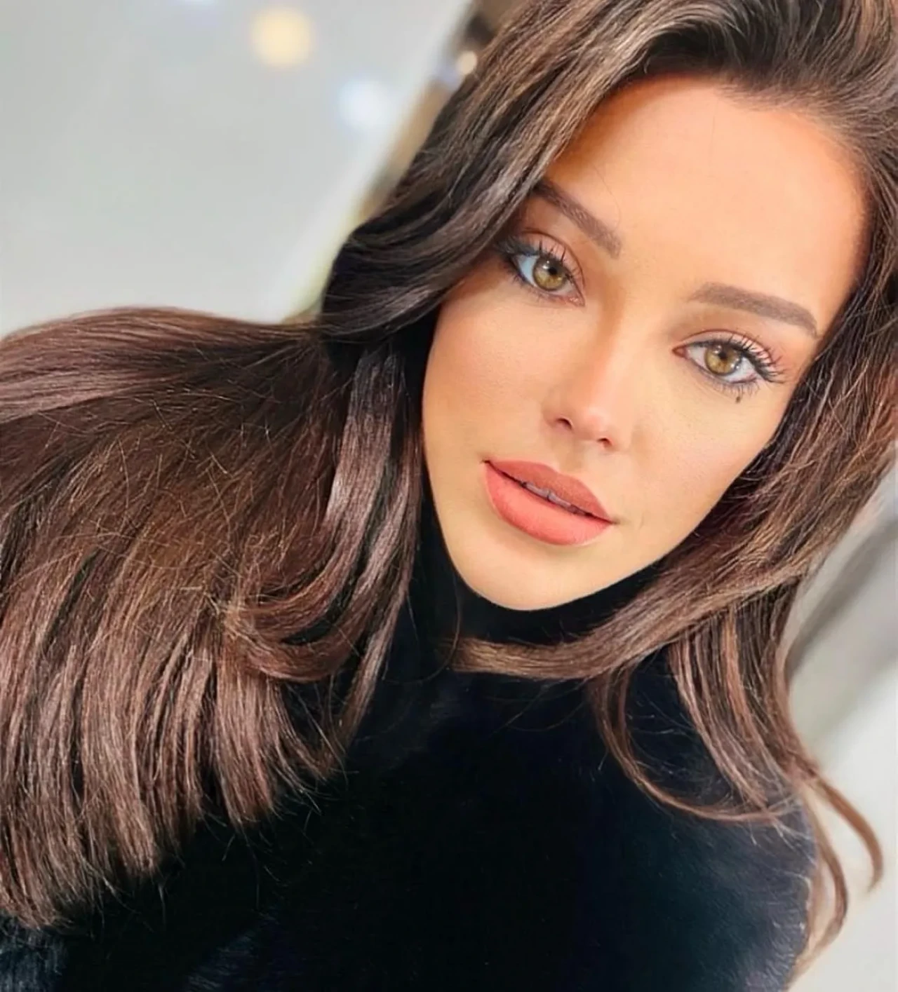 Tuvana Türkay Kimdir, Kaç Yaşında, Evli mi, Hangi Dizi ve Filmlerde Rol Aldı?