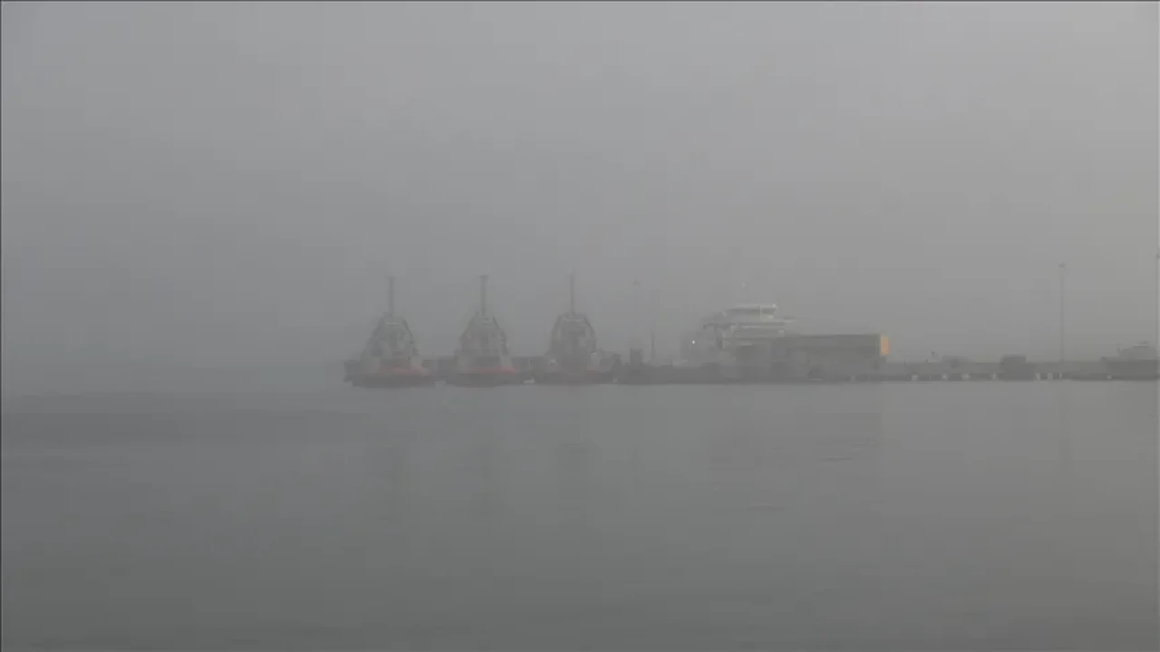 Çanakkale Boğazı'nda sis nedeniyle gemi geçişlerine ara verildi