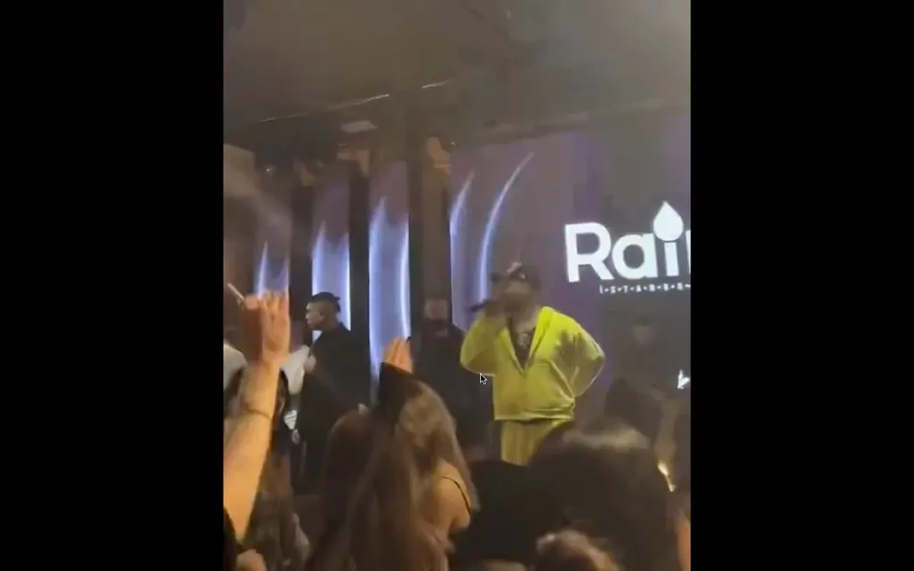 Lvbel C5'in Konserinde Beklenmedik Anlar! Tüm Salon Hep Birlikte Havladı