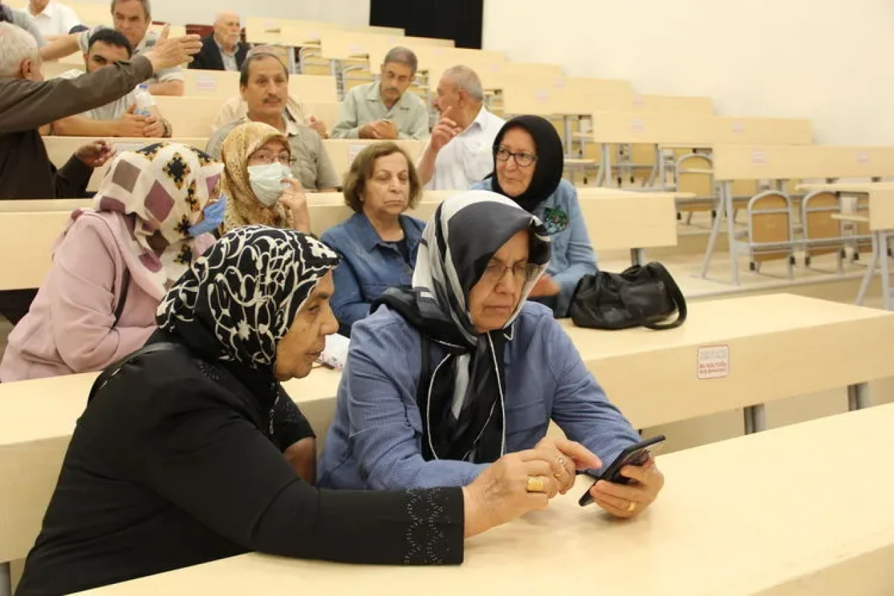 60 yaş üstü kişiler için büyük fırsat! Yaşlılara eğitim veren Tazelenme Üniversiteleri hangileri?