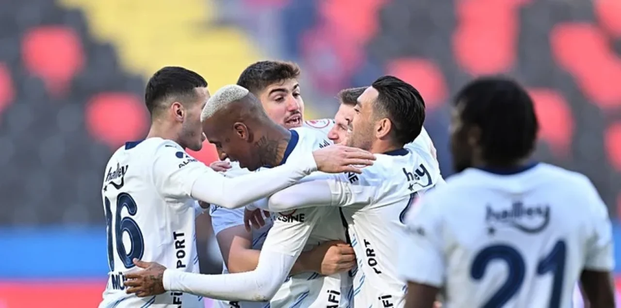 Fenerbahçe Gaziantep Maçı Kaç Kaç Bitti! Bu Fener Durdurulamaz! Gaziantep FK’yı 4 Golle Geçti, Kupa Hedefine Kilitlendi!