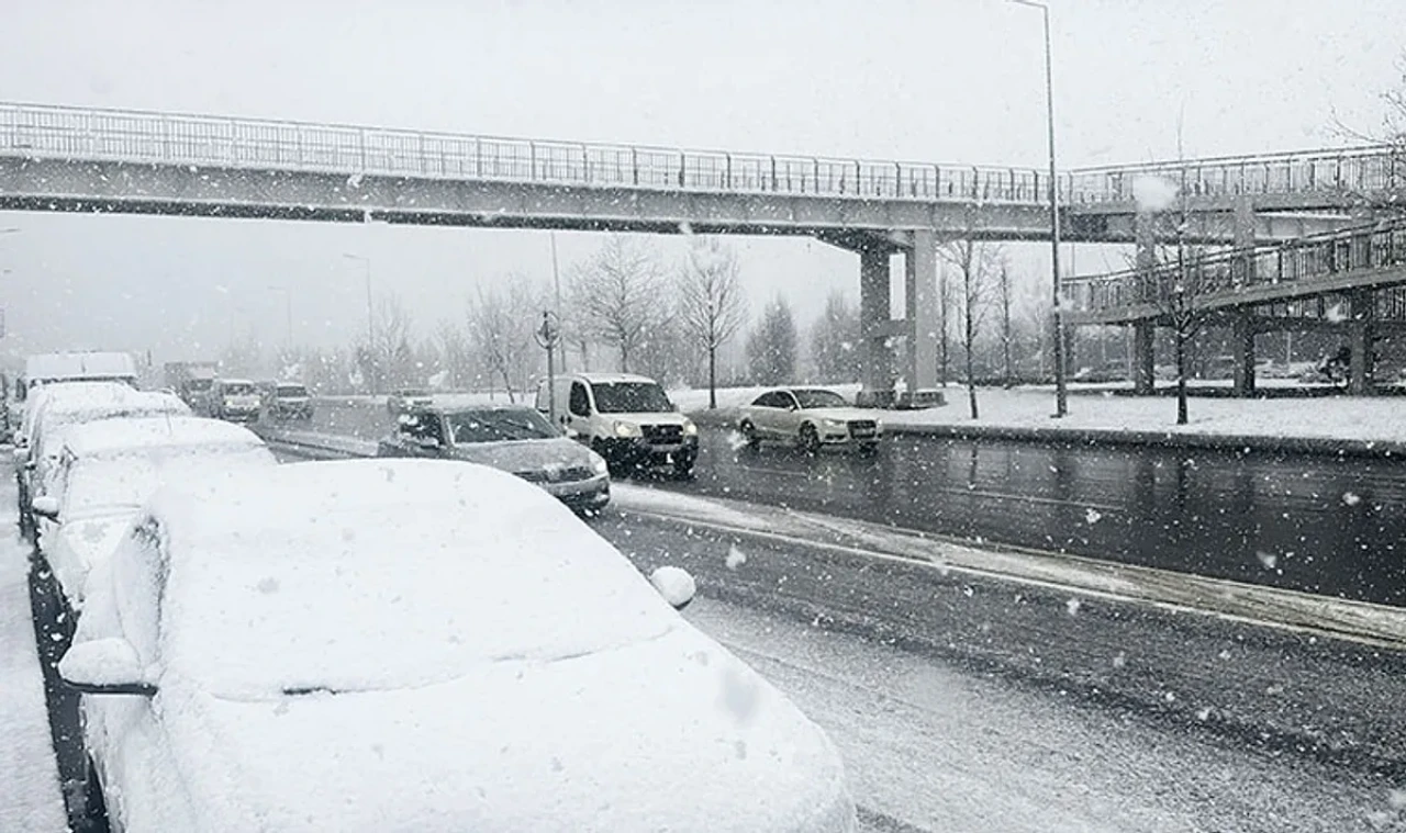 Okullar Tatil mi? İstanbul’da Kar Yağışı Nedeniyle İlk İlçe Açıklandı!