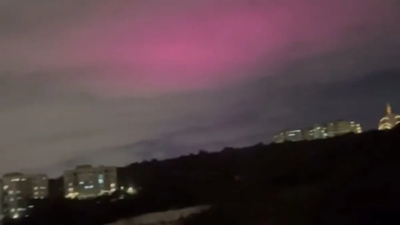 Görenleri şaşırtan pembe bulutların sebebi belli oldu!