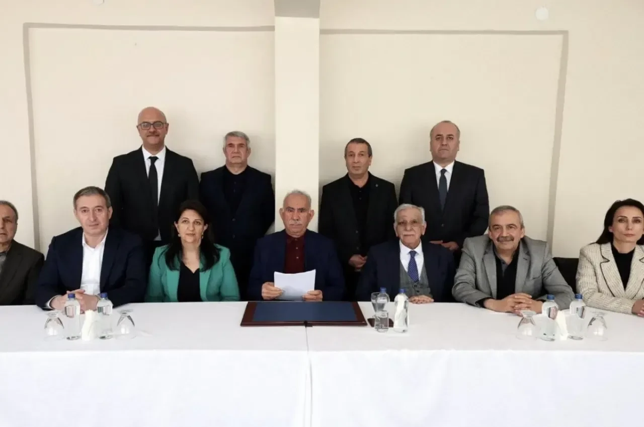 Türkiye’de Terör Defteri Kapanıyor! İmralı’dan Gelen Tarihi Silah Bırakma Çağrısı