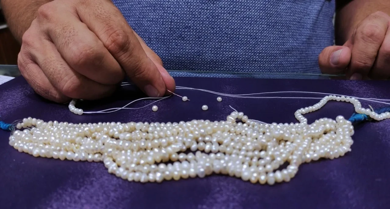 Hacdan Gelen İnci Gerçek Mi? Kuyumcuların Bile Şaşırdığı Gerçekler Ortaya Çıktı! İşte Sahte ve Orijinal İncinin Farkları