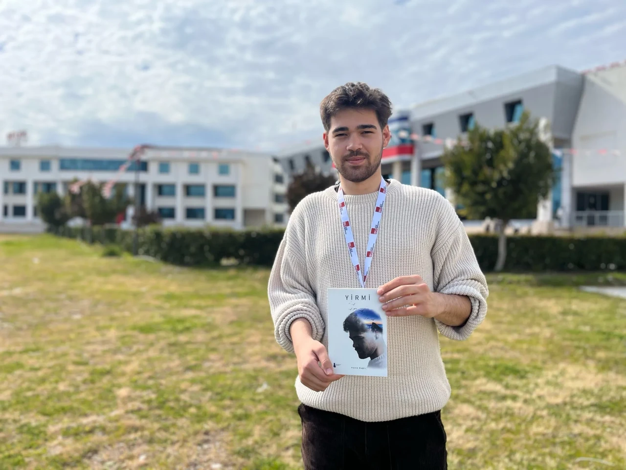 Genç şair Yasin Dağlı'nın ilk kitabı “Yirmi” okuyucularla buluştu