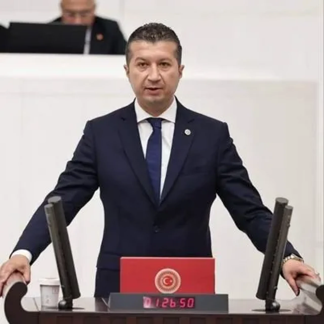 İzzet Akbulut Kimdir, Hangi Partiden, Kaç Yaşında, Nereli, Siyasi Kariyeri?