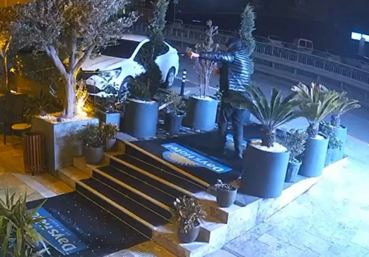 Esenyurt'ta Haraç İsyanı: Otel Sahibi Saldırıya Uğradı Polis Nöbet Tuttuğu Halde Kurşunlar Yağdı