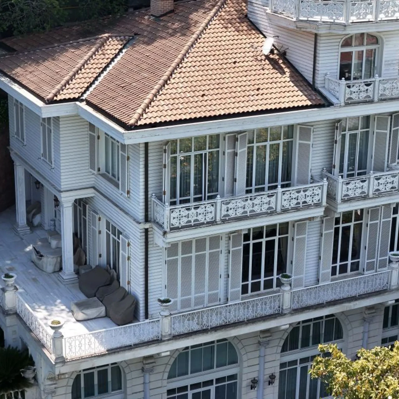 FETÖ Firarisi Akın İpek’in Boğaz’daki Köşkleri Yeniden Satışta